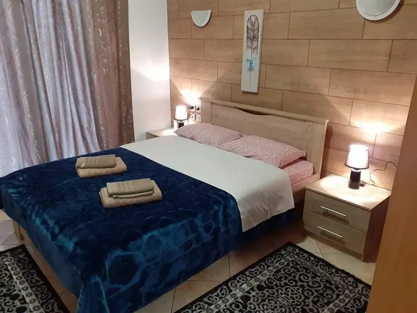 G M 6 ROOMS KENTRO in the heart of the city - Image 1