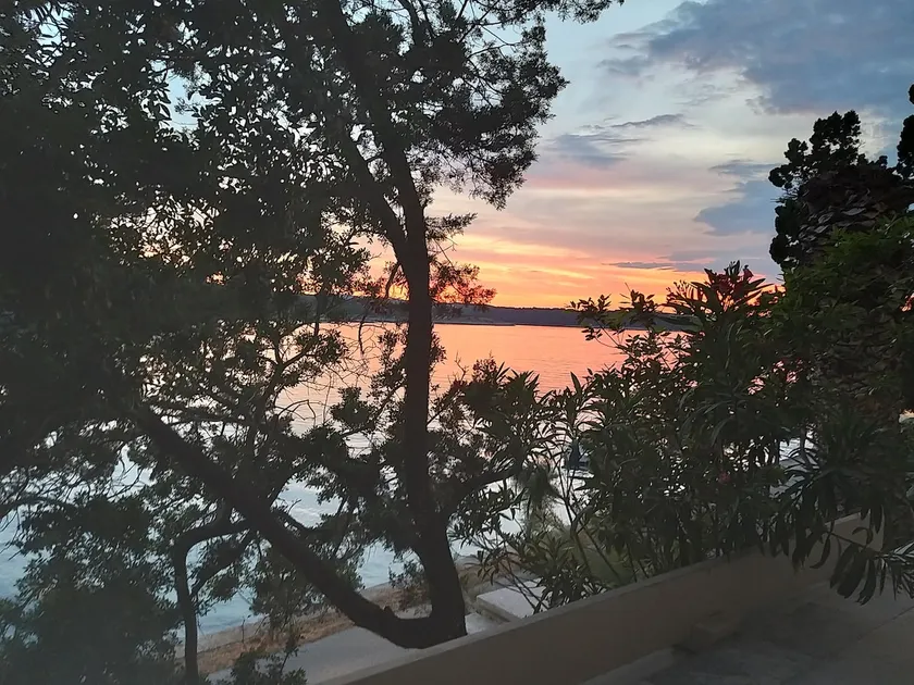 Amazing 4-room house next to the sea, free parking - Image 1