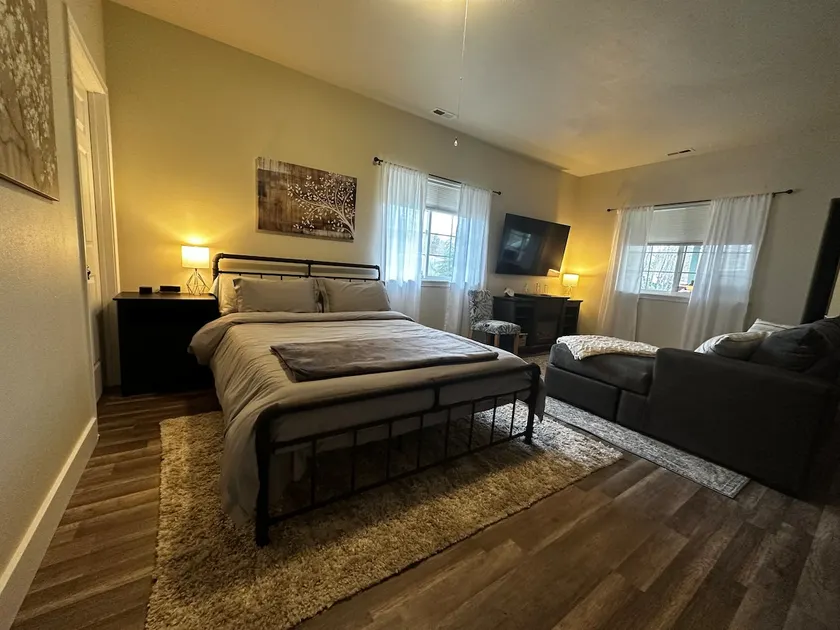 Sonia's Guest Suite in Montesano -Gateway to Olympic National Park - Image 1