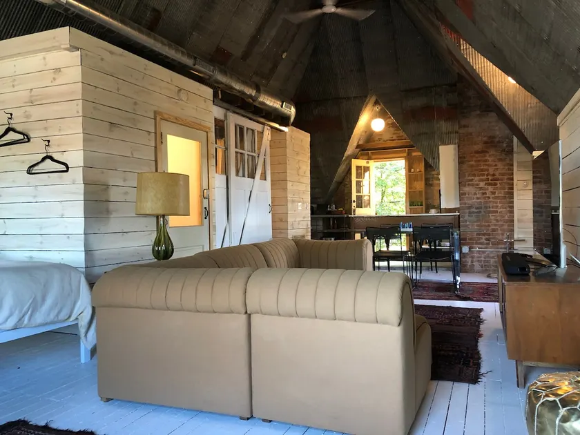 private attic loft, and pet friendly - Image 1