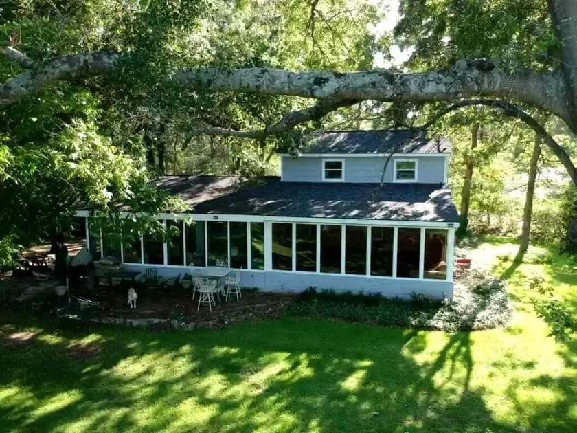 Lakehouse with spectacular views. - Image 1