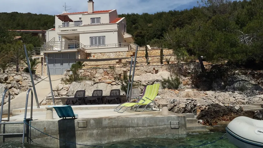 Thomas House Karbuni,9m to Sea,Motorboat,Sup,Bikes - Image 1