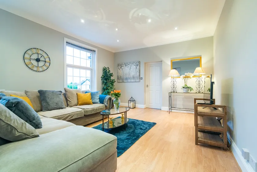 Modern Living 2 Bedroom Apartment South Wilmslow - Image 1