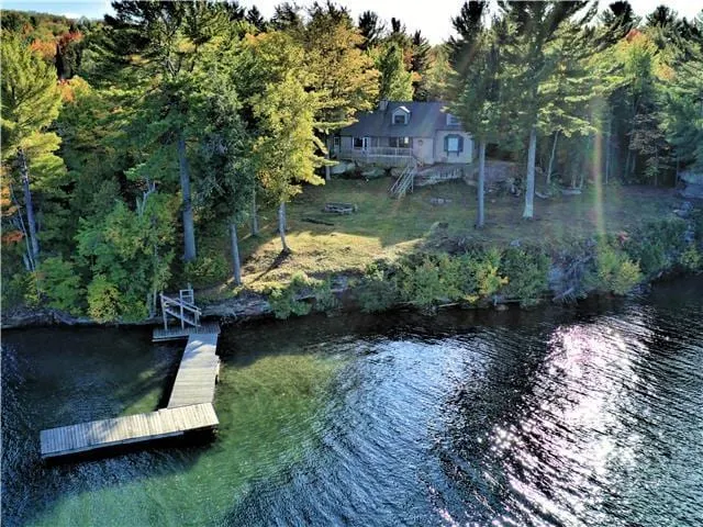 The POINT and Cottage - Lakefront property with spectacular views! - Image 1