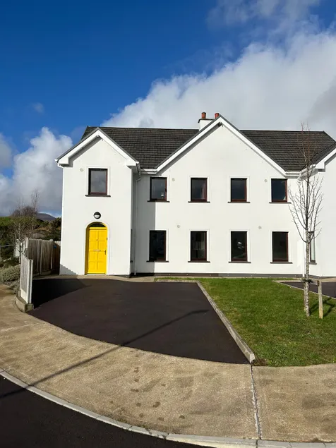 Modern and cozy family home - Image 1