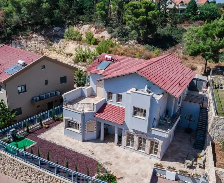 Hila's House - Image 1