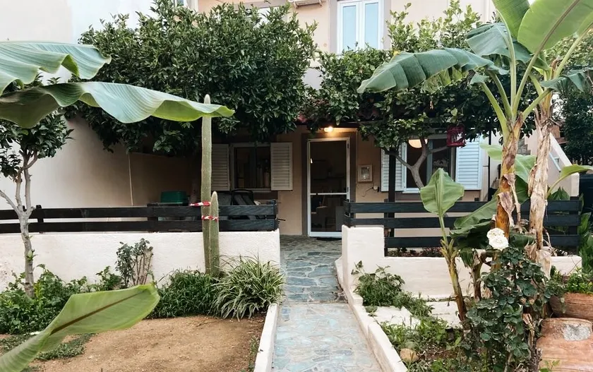 Yiorgos private house with garden - Image 1