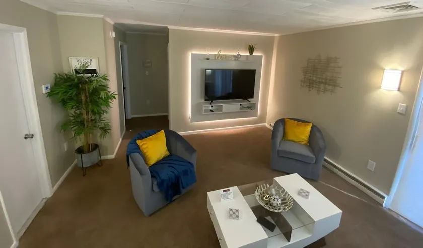 Posh Apartment/ Off Street Parking/10 Mins To City - Image 1