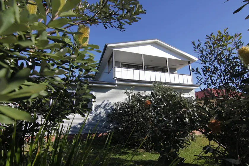 The Swan House - Beautiful big five bedroom beach house. Fire pit, pet friendly! - Image 1