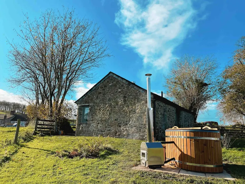 Cosy Rural Barn with Private Garden & Forest - The Cart Barn - Image 1