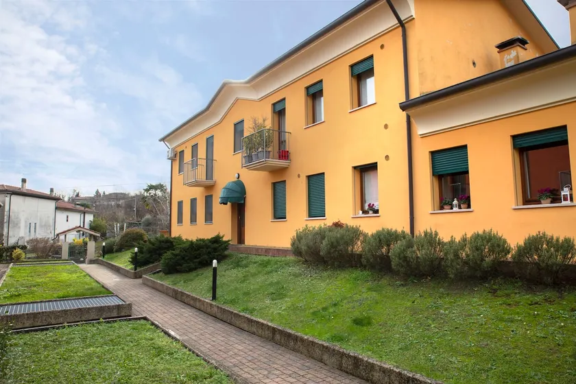to the 2-step rental tur 024017-loc-00001 - Image 1