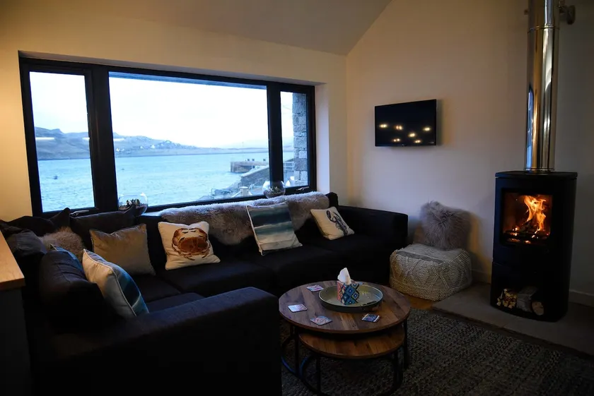 Lodge on the Loch - Image 1