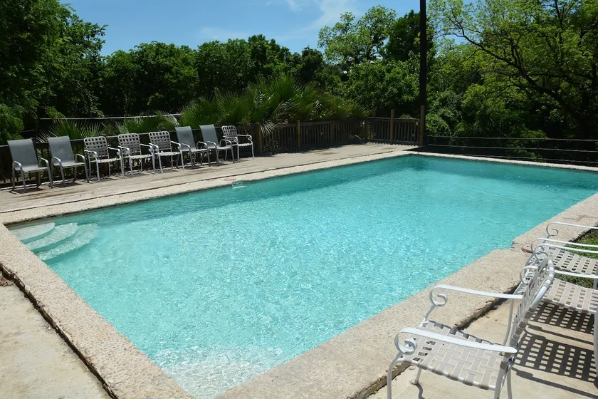 private, b-ball, pool, 7 bedroom, sleeps 20 - Image 1