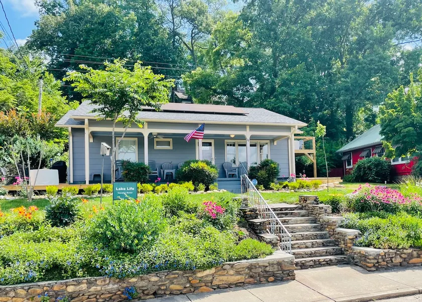Lake Life House-Pet Friendly-Stunning Lake View! - Image 1