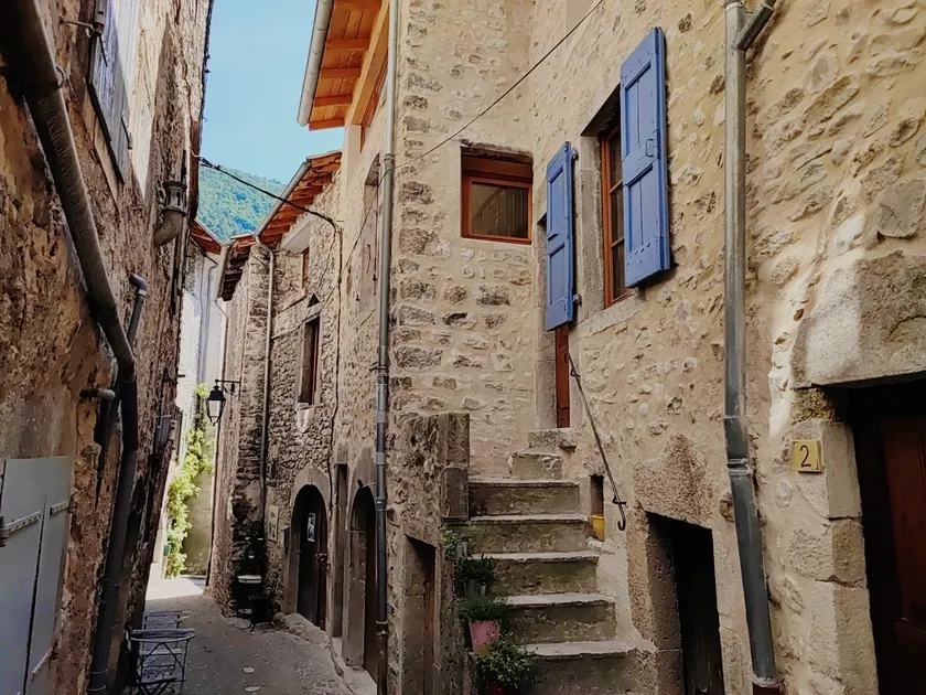 Pleasant house in the heart of a medieval village. - Image 1