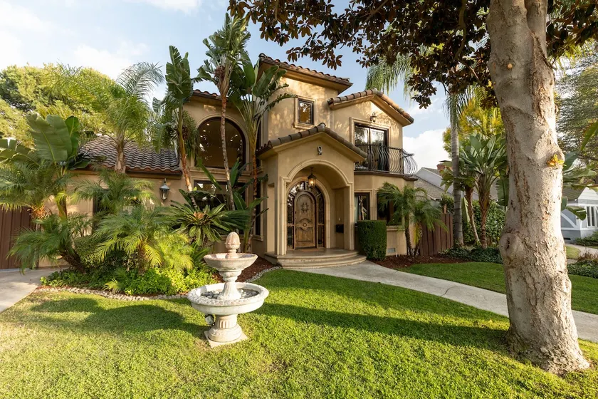 Stunning Mediterranean with pool, spa, bbq, gym. - Image 1