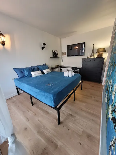 2/3 bedroom apartment near Paris - Image 1