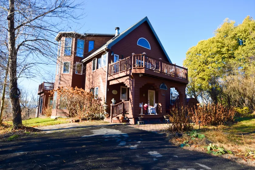 Lake Community House - Image 1