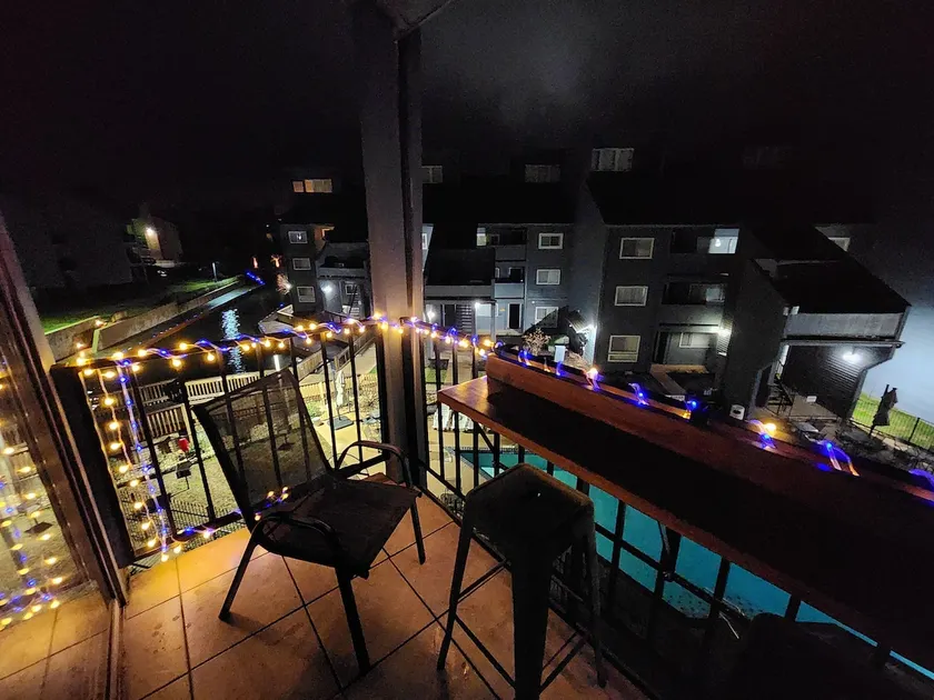 Relaxing Lake Conroe Condo overlooking the pool and lake - Image 1
