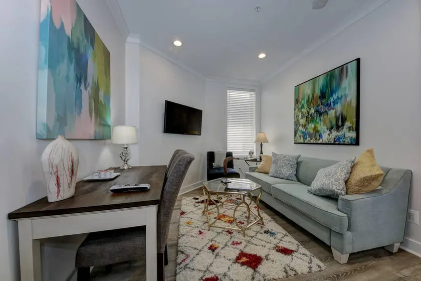 Suite 5 - DuPont/Kalorama Luxury Apartment - Image 1
