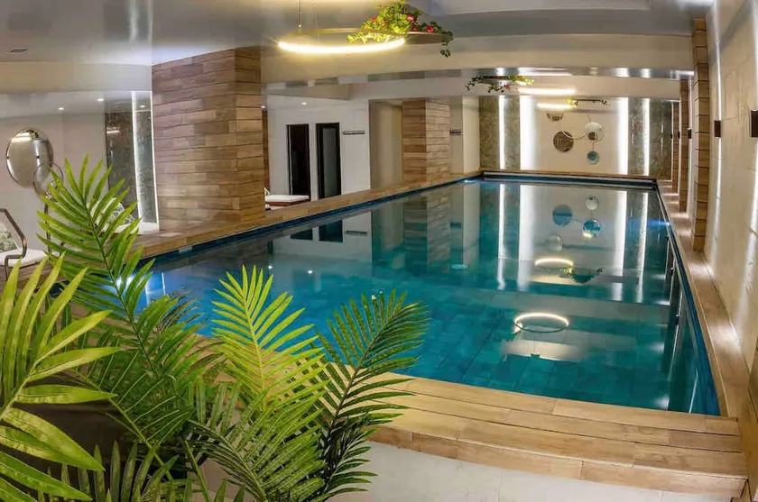 Luxurious apartment with an excellent location & spa - Image 1