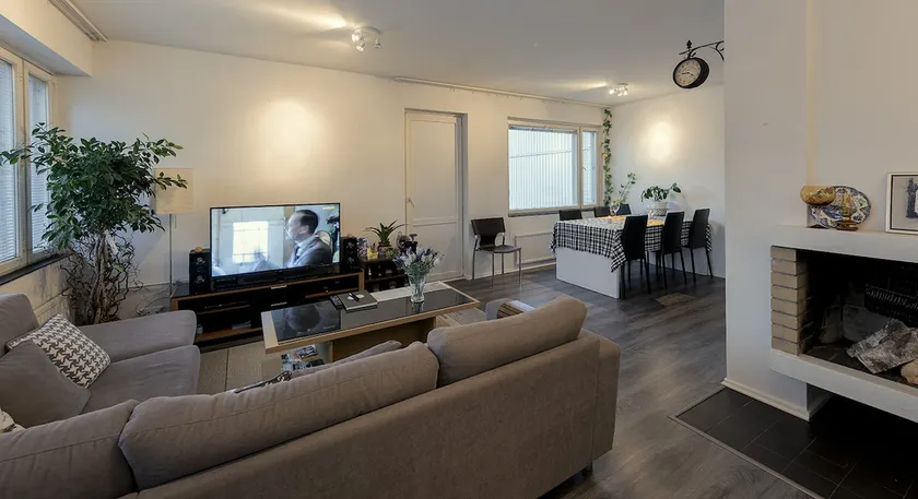 5 Rooms Cozy Apartment Turku City Center - Image 1