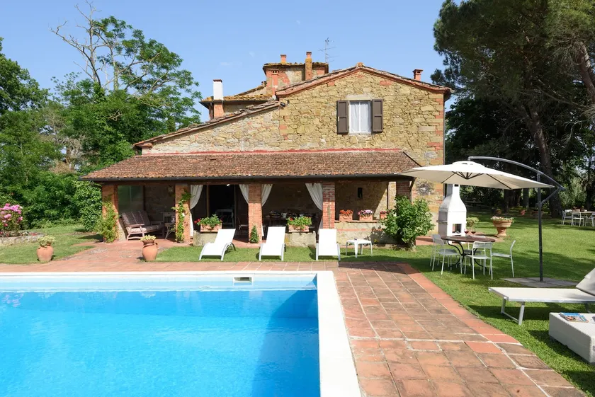 Charming spacious 1500s stone farmhouse with private pool - Image 1