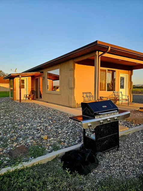 Highline House located near bike trails & the lake - Image 1