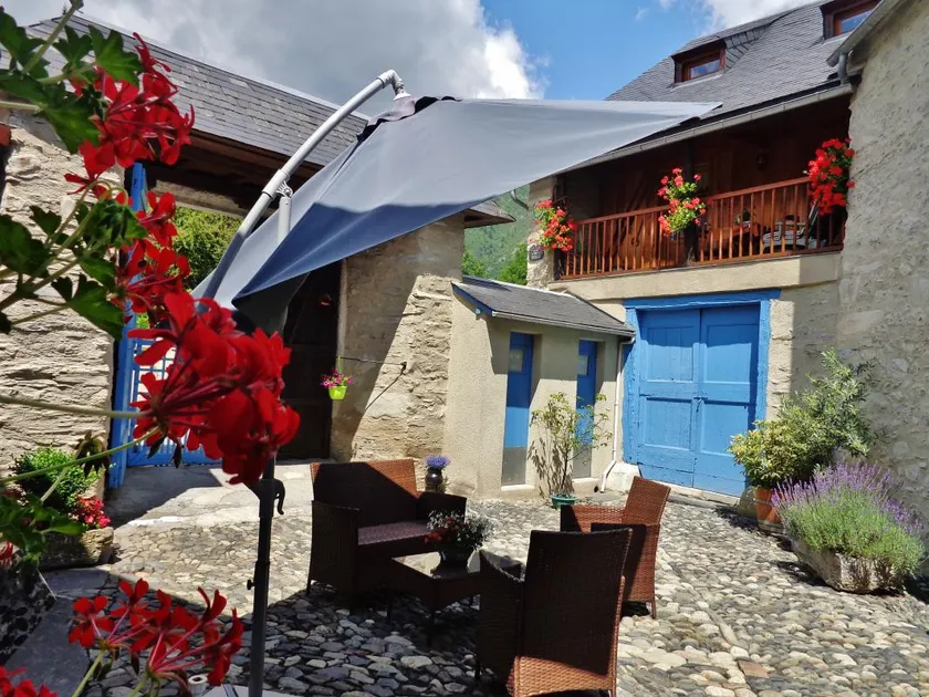 Pyrenean Hanging Chalet, Skiing, Balneotherapy - Image 1