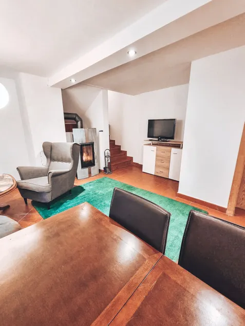 Quiet apartment with fireplace - Image 1