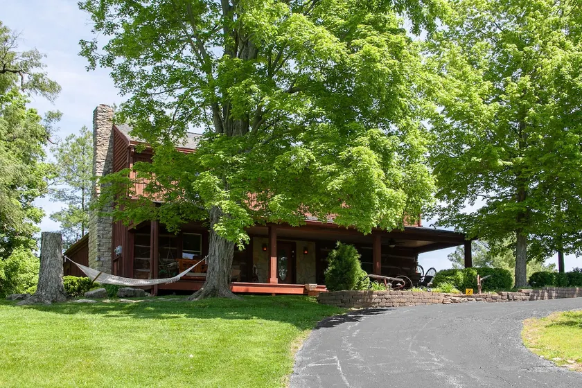 1847 Log Home with modern comfort. Near Louisville & Bourbon Trail - Image 1