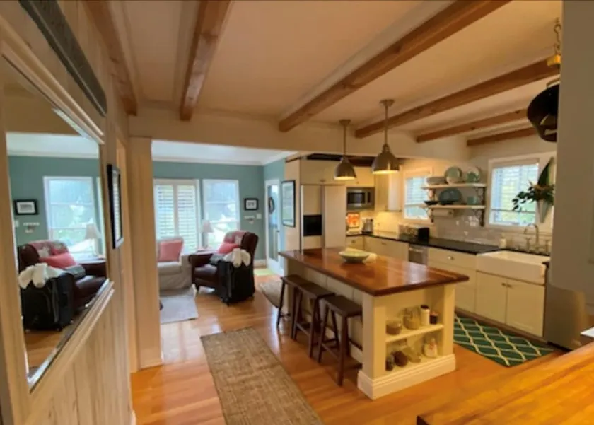 Beautiful Canyon Cottage on  a huge private lot - Image 1