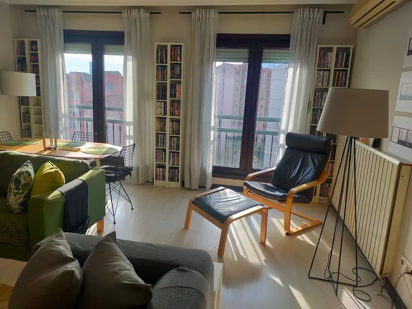 Spacious Condo in Suburb - Image 1