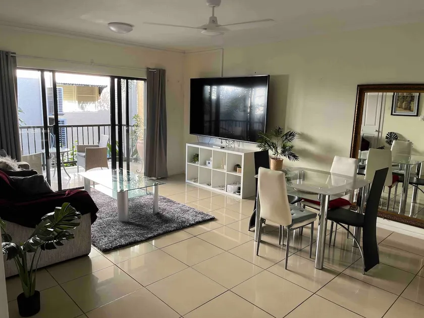 Stylish Apartment near Esplanade & City Centre - Image 1