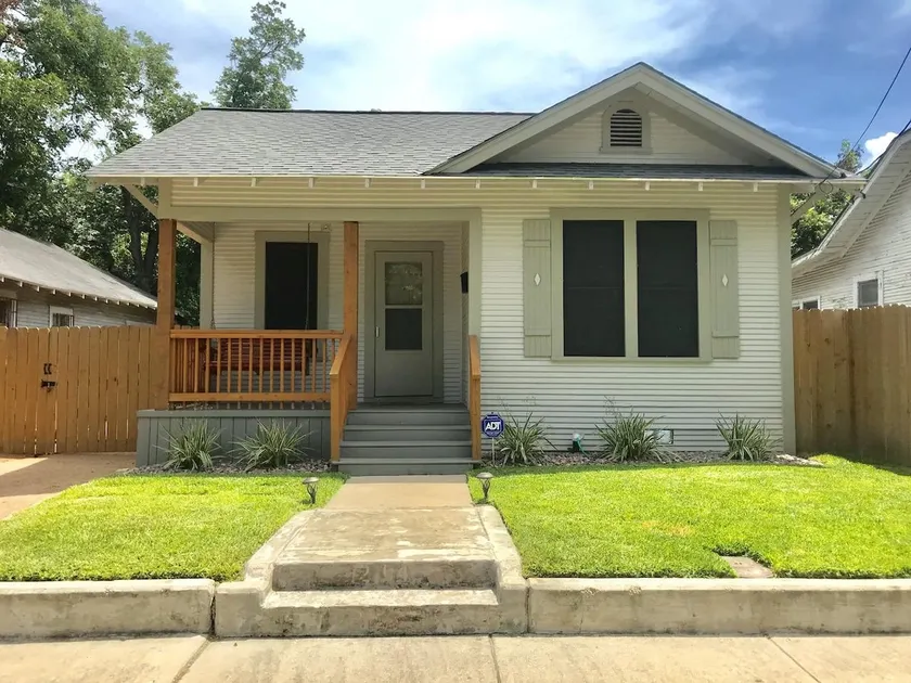 Downtown Charm! Remodeled, Cute, Private & Gated. - Image 1