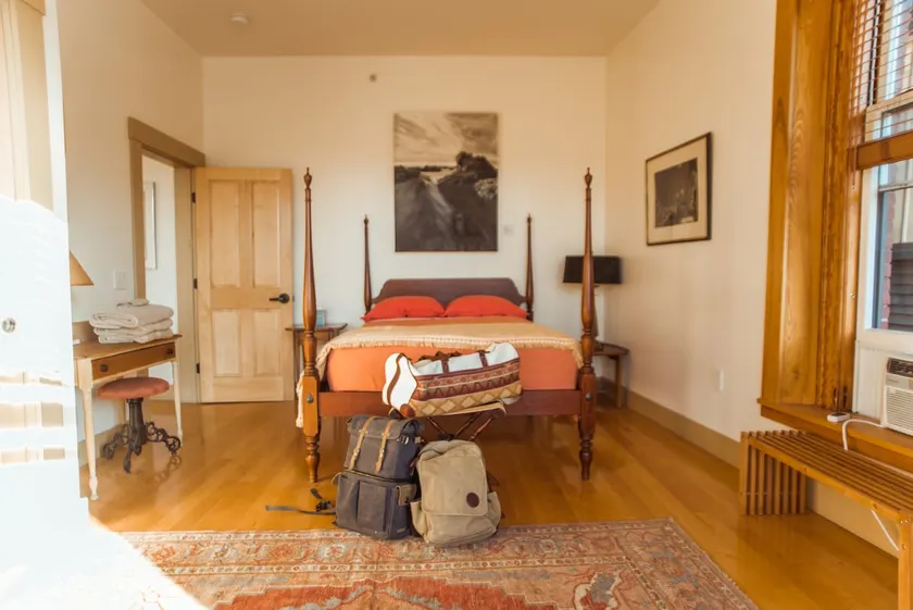 Modern, cozy getaway in charming town (Apt 2A) - Image 1