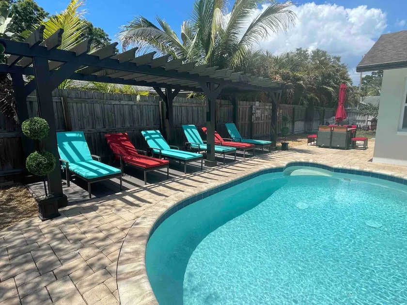 5 STAR! Hot Tub-freeHeated Pool 4BD/2Ba 2 King bed - Image 1
