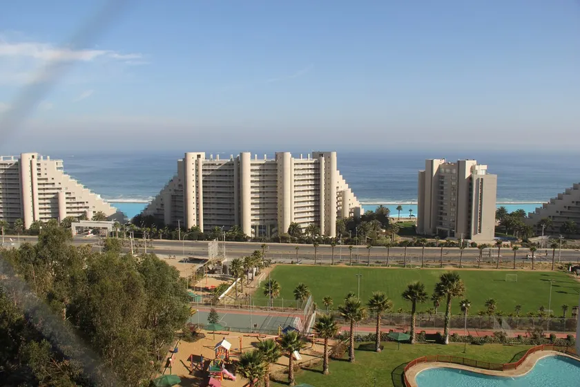 Beautiful view, steps from the beach and spacious. - Image 1