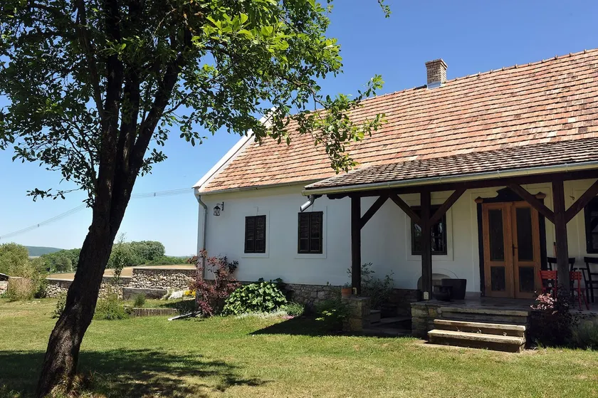 Barnag village house - Image 1