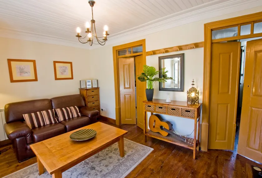 Rustic style 4-roomed apartment with great views. - Image 1
