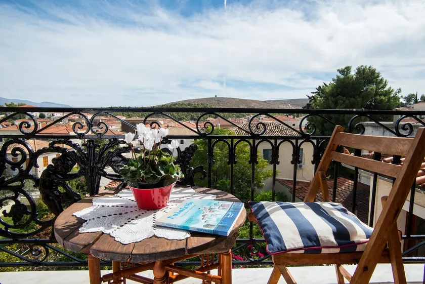 Rustic 2BD in the heart of town - Image 1