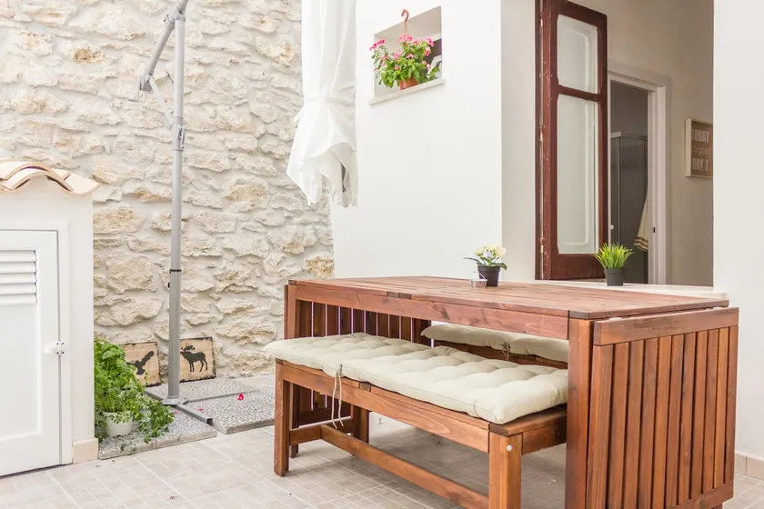 [DOWNTOWN SELINUS] Bright apartment with courtyard - Image 1