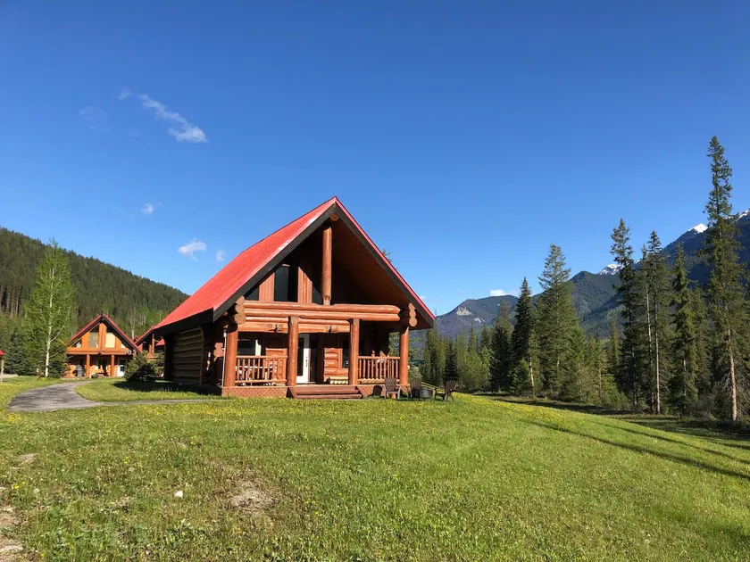 Lucky Cabin 21 Beautiful Log Cabin outside Yoho - Image 1