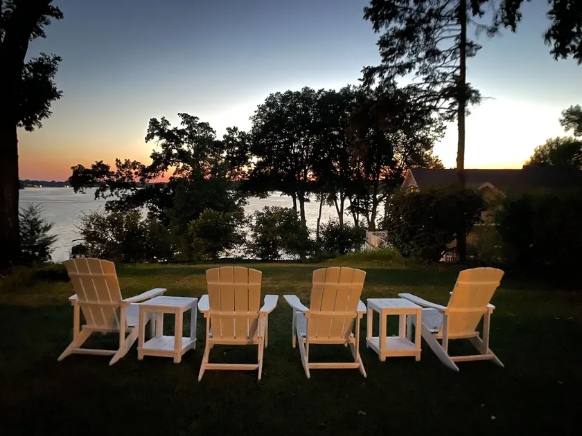 Beautiful Cottage w/ Lake Views and Private Beach - Image 1