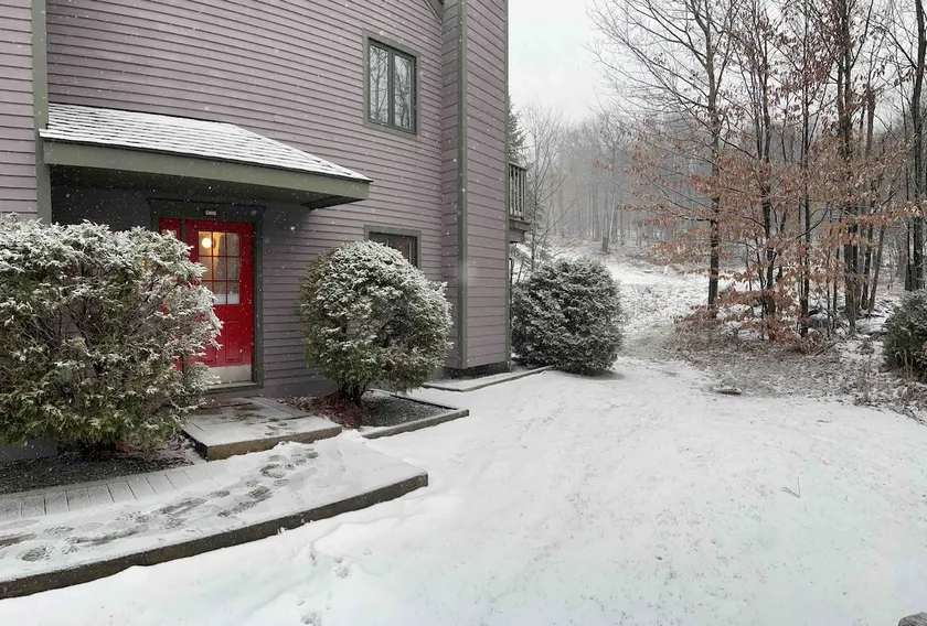 Jay Peak's Premier Ski-In / Ski-Out Location-just steps from the trail - Image 1