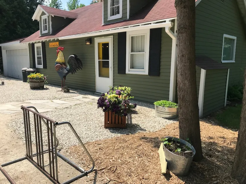 Cole's Country Cottage •In The Heart of Fish Creek - Image 1