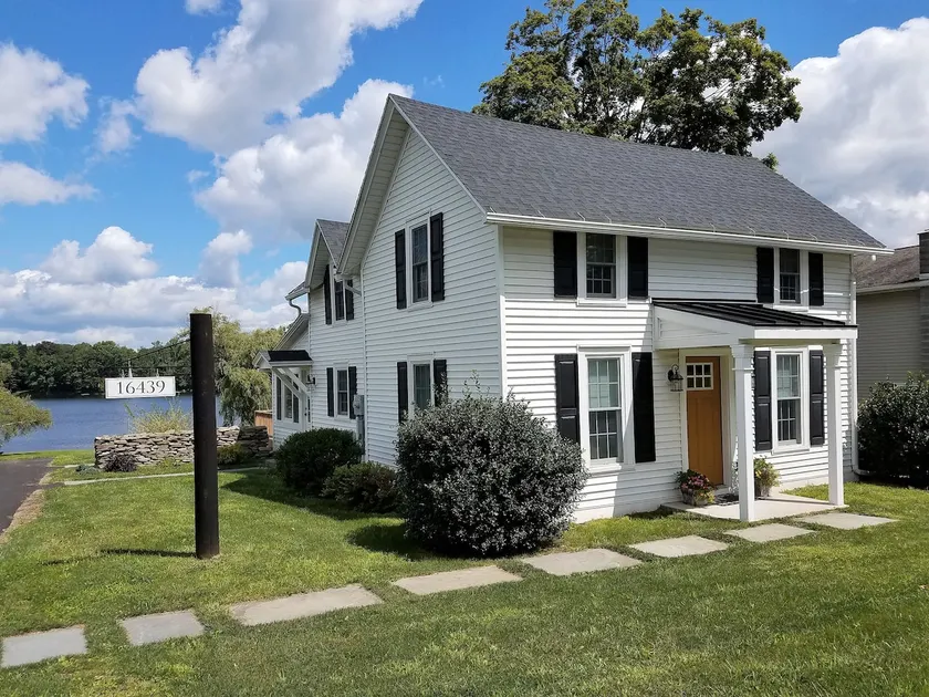Fieldstone Farm Vacation Rental on Lake Montrose - Image 1