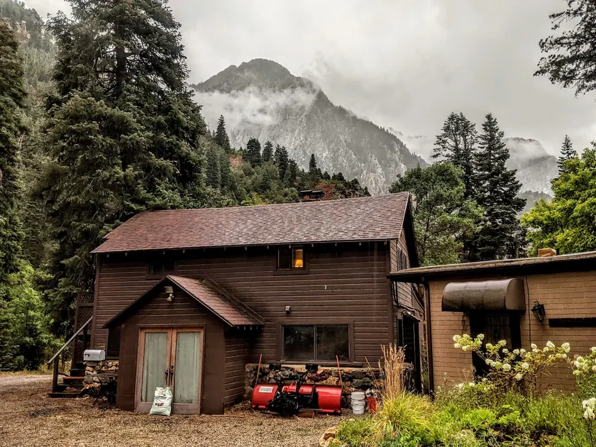 Mountain Apartment Located In Bigcottonwood Canyon - Image 1
