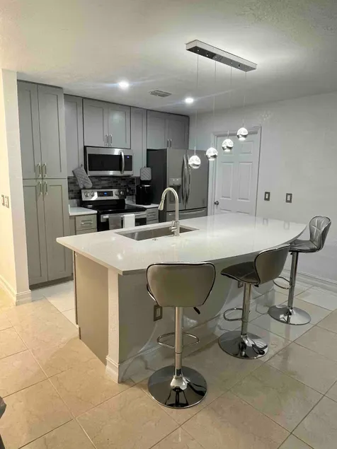 Lavish Home W/Hot tub Centrally located in Orlando - Image 1