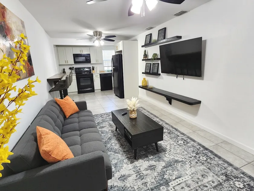 Charming College pk Duplex @Lake Fairview Sleeps 8 - Image 1